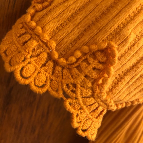 Francesca’s Tangerine Top 🍊 - Picture 2 of 5